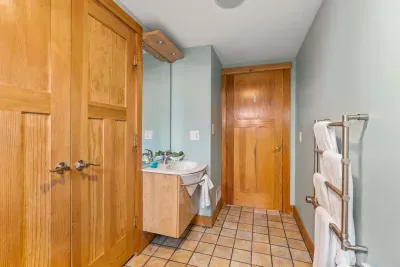 Namaste bathroom with Washer and Dryer, and shower/tub combo. Towel warmer with clean towels for all guests.