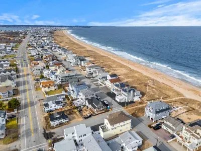 You can see the property in the center of the screen, just steps to the sandy shores of Salisbury Beach!!