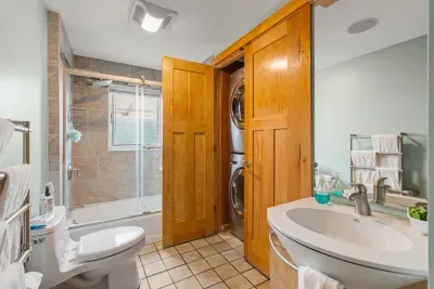 Namaste bathroom with Washer and Dryer, and shower/tub combo. Towel warmer with clean towels for all guests.