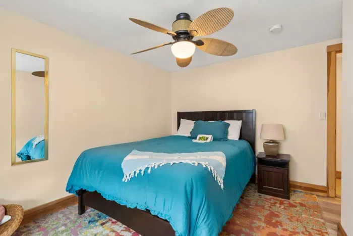 🛏️ Namaste Bedroom 3 – A cozy retreat featuring a queen-size bed, soft lighting, and calming décor. Ideal for a restful night’s sleep after a day of beachside adventures. Clean linens provided
