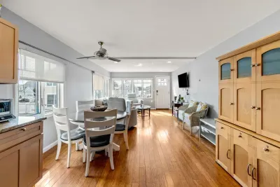 Seating for 4 at the table, the hutch on the side also folds out to a desk!