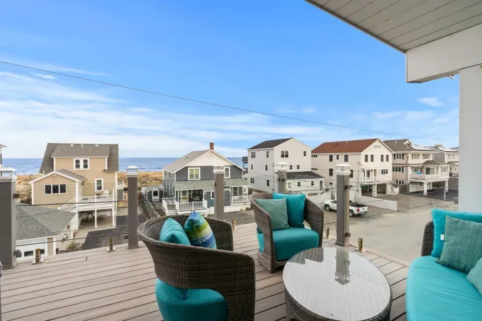 Rooftop deck in the penthouse! Sunrise ocean views and outdoor furniture make this the most unreal spots at the property :)
