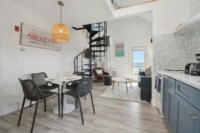 Fully equipped and updated kitchen (no dishwasher) with 4-person dining table