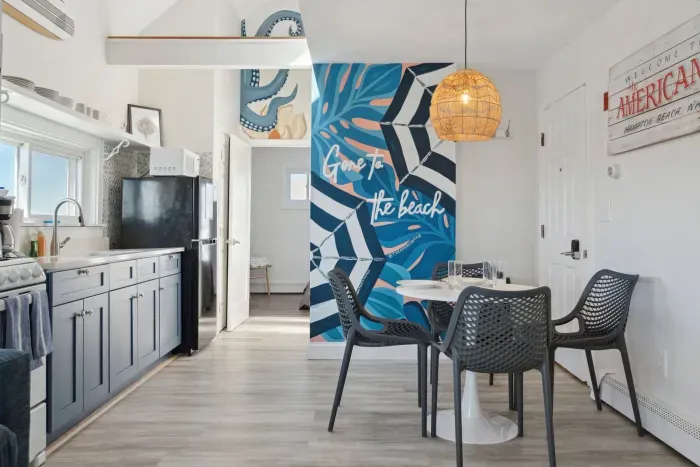 Fully equipped and updated kitchen (no dishwasher) with 4-person dining table