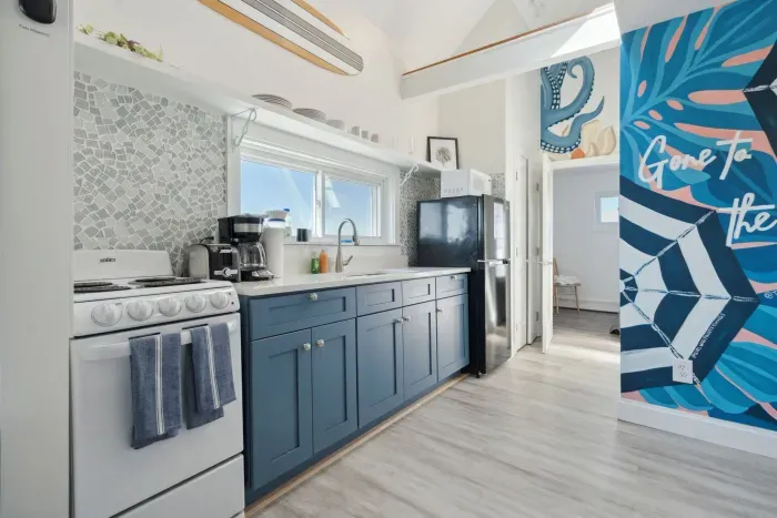 Fully equipped and updated kitchen (no dishwasher) with 4-person dining table