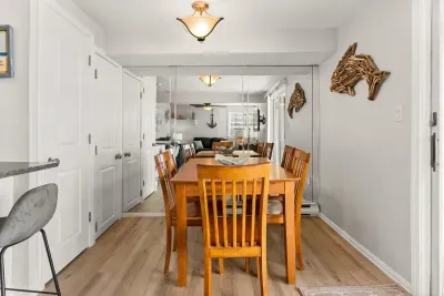 Dedicated dining area, in addition to the breakfast bar.