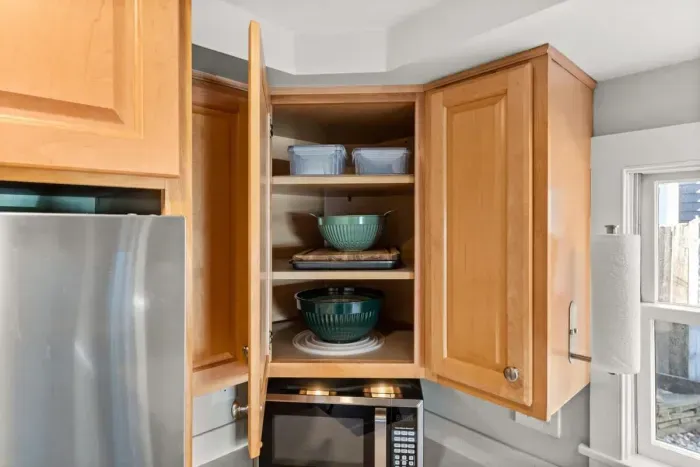 Fully equipped and stocked kitchen.