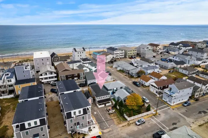 Aerial view, 1 block to the public beach and 2 blocks to the Salisbury Center