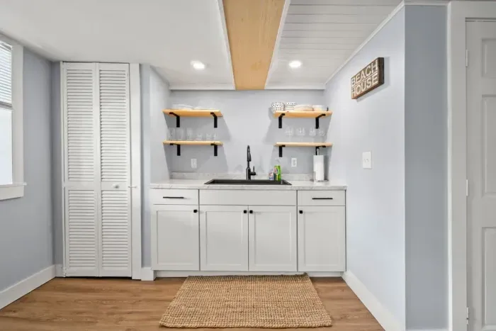 Bottom unit: newly renovated kitchen, fully stocked with cookwar and, all new appliances