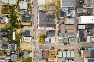 Aerial view, 1 block to the public beach and 2 blocks to the Salisbury Center
