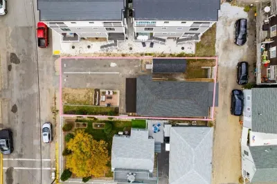 Aerial view, 1 block to the public beach and 2 blocks to the Salisbury Center