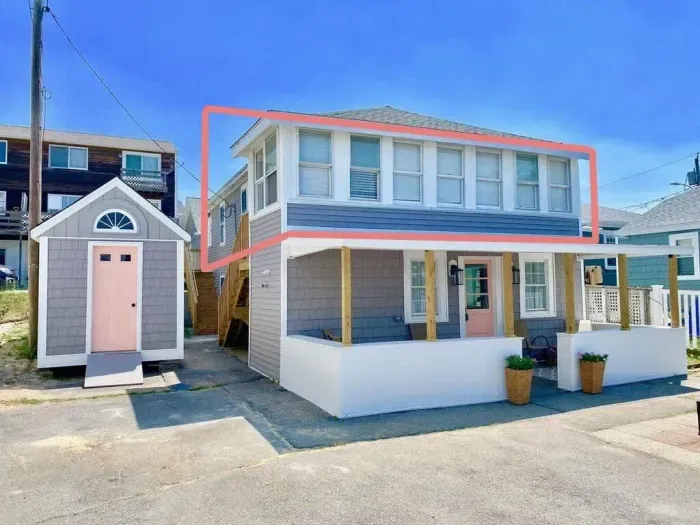 Now entering the top unit, called "The Cammie Cabana"