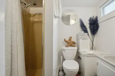 PLEASE NOTE: Bathroom is small and water heater only holds 10 minutes of hot water.