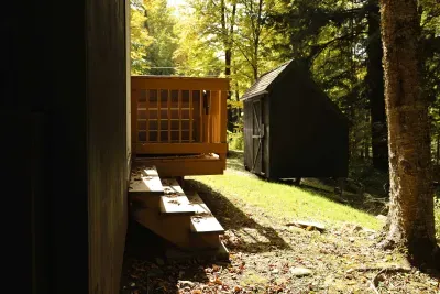 Side Deck with outdoor tub