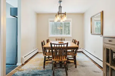 Dining area - seating for 6
