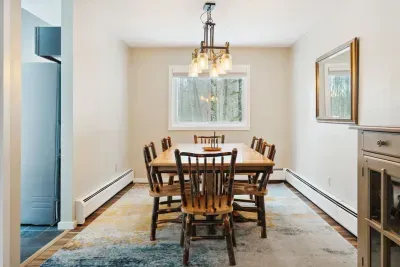 Dining area - seating for 6