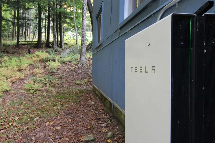 Power outage? No problem This home is equipped with a Tesla battery!