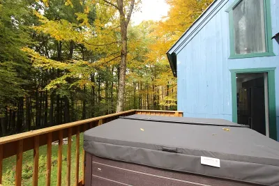 The hot tub - covered. Please keep the cover on when not in use to keep this tub toasty warm.
