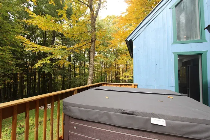 The hot tub - covered. Please keep the cover on when not in use to keep this tub toasty warm.