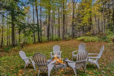 The firepit and the woods in the backyard. The old growth behind the home is stunning in the fall! The fire pit is unavailable during the winter months