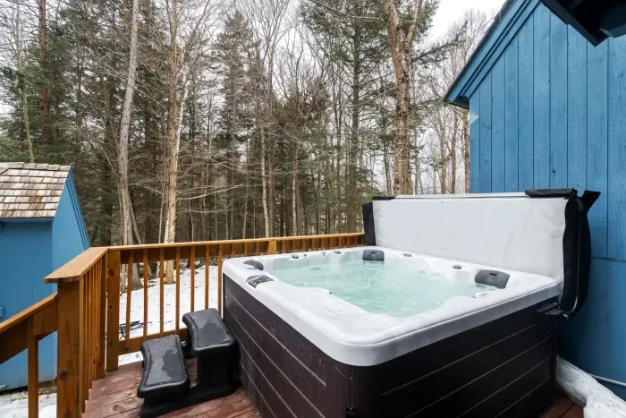 7-person outdoor hot tub