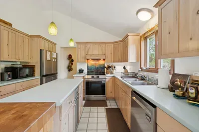 This fully equipped kitchen has all brand new appliances and is equipped with everything you need to make a great meal! Coffee and tea provided!