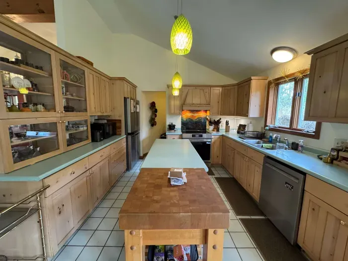 This fully equipped kitchen has all brand new appliances and is equipped with everything you need to make a great meal! Coffee and tea provided!