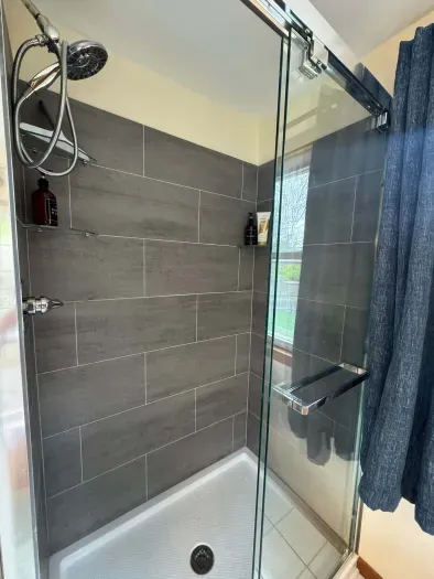 The new standing shower in the ensuite bathroom! Clean towels provided!