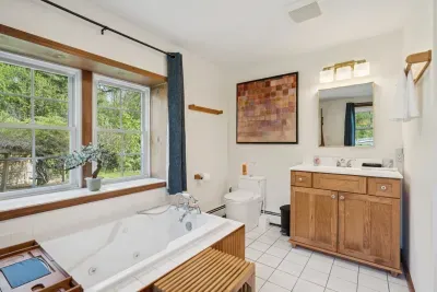 The jetted tub in the ensuite bathroom with clean provided towels