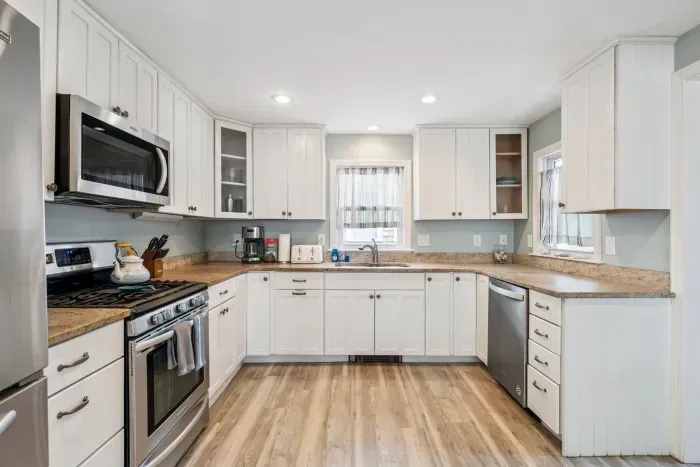 Fully equipped kitchen with all major appliances