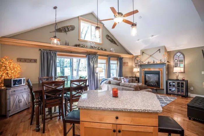 Dining table with seating for 6, and an additional 4 barstools at the kitchen island