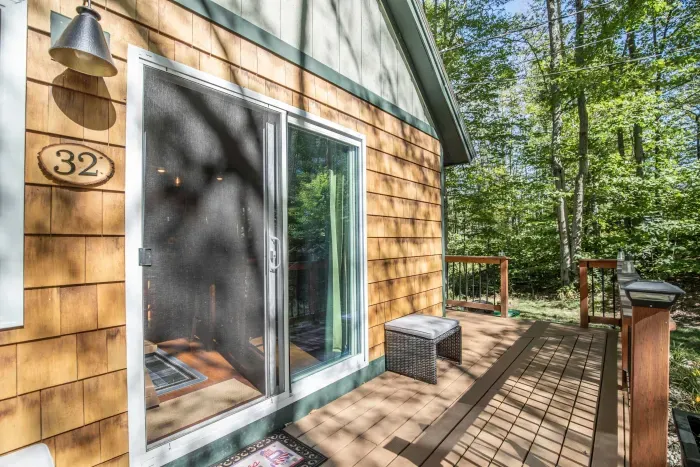 The front porch at Finely Lodge!