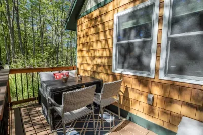 The front porch at Finely Lodge!
