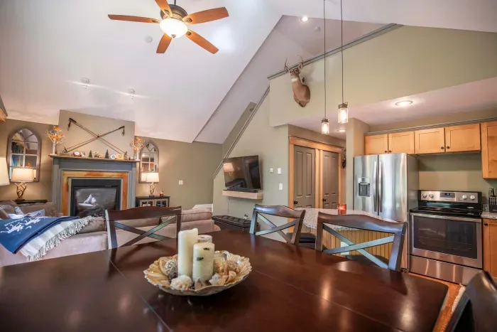 Dining table with seating for 6, and an additional 4 barstools at the kitchen island