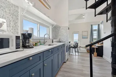 Fully equipped kitchen with updated appliances (no dishwasher)