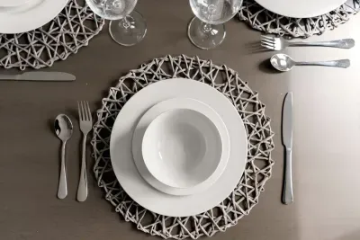 Set dining wares