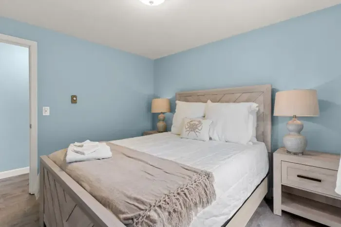 Bedroom #1 - Queen bed