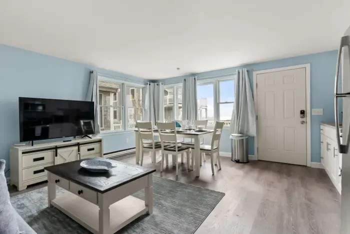 Fully equipped open kitchen and living room (with sleeper sofa), strong WiFi and smart TV