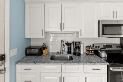 Fully equipped open kitchen and living room, strong WiFi and smart TV
