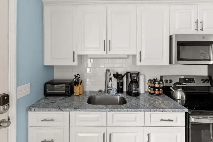 Fully equipped open kitchen and living room, strong WiFi and smart TV