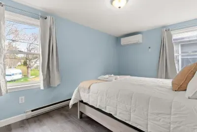 Bedroom #2 - Queen bed