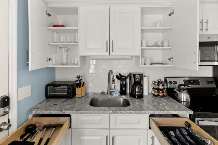 Fully equipped open kitchen and living room, strong WiFi and smart TV