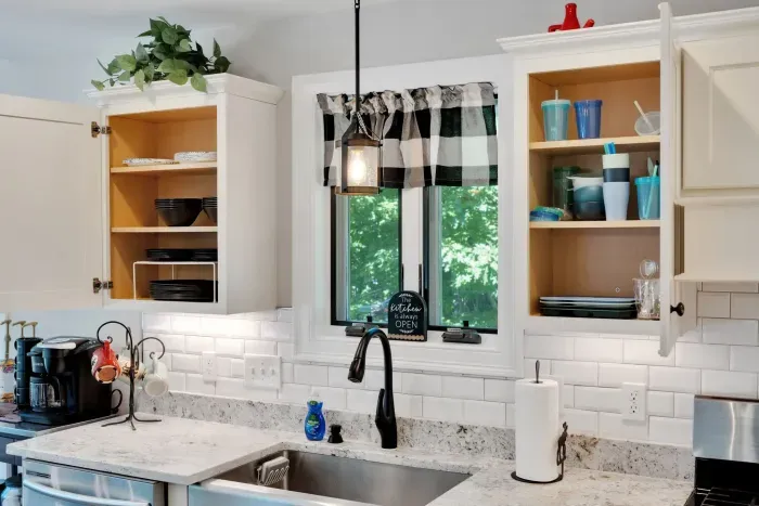 Large, fully equipped kitchen