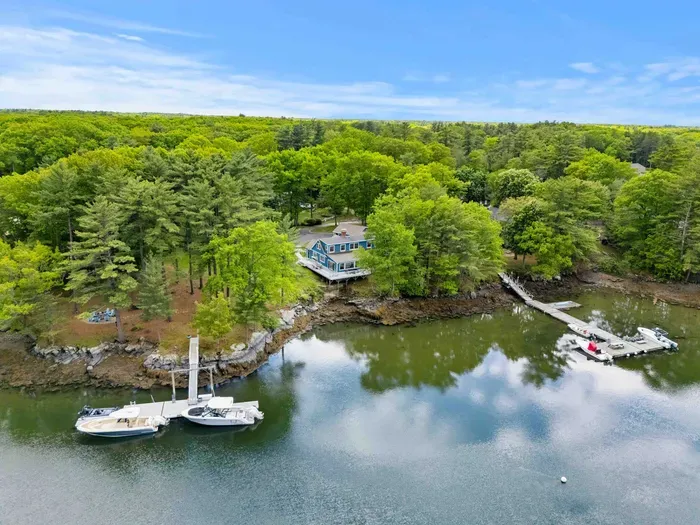 Arial view of the Creekhouse. Note: There is no dock access at this property. Docks and boats are not to be use by guests.