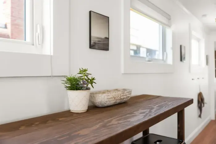 Open living room and kitchen, views of the ocean, strong WiFi, Smart TV, sleeper sofa and fully equipped kitchen