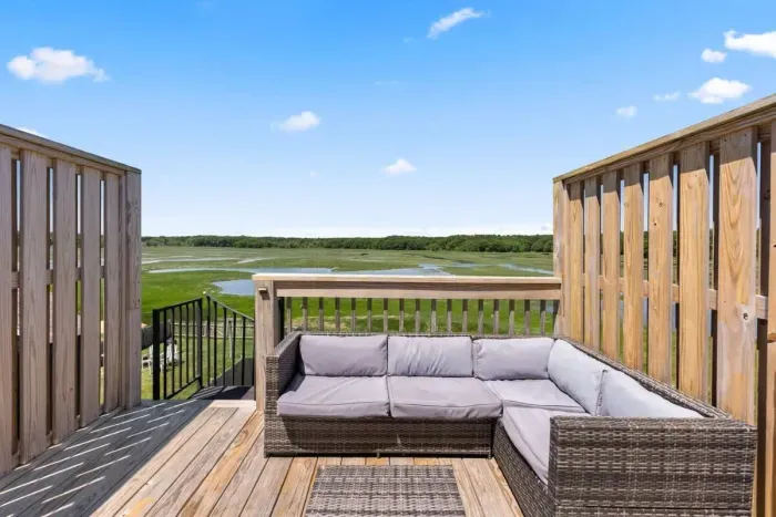 Views from the private roof deck(in the winter, you may use the rooftop deck at your own risk. Ice salt will be provided)