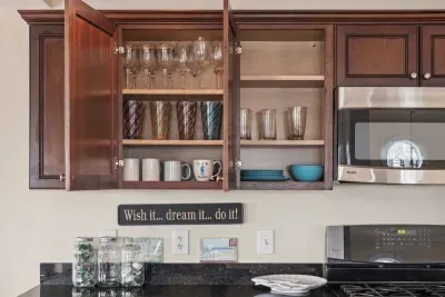 Open concept, fully equipped kitchen
