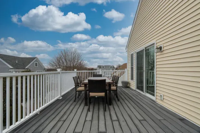 Wrap-around upper-level deck with ocean views