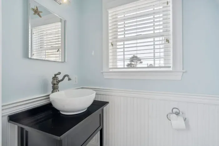 Half bathroom in bedroom #4