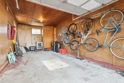 4 bikes available for use! There is an air pump and helmets available for use. Please no parking in the garage